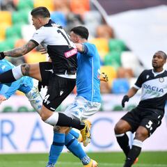 Napoli vence al Udinese: 'Chucky' Lozano provocó un penal