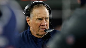 FOXBOROUGH, MA - OCTOBER 14: Bill Belichick, head coach of the New England Patriots watches the clock in the third quarter against the Kansas City Chiefs at Gillette Stadium on October 14, 2018 in Foxborough, Massachusetts.   Jim Rogash/Getty Images/AFP
 == FOR NEWSPAPERS, INTERNET, TELCOS &amp; TELEVISION USE ONLY ==