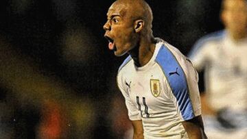 De la Cruz, en un partido de la selección uruguaya.