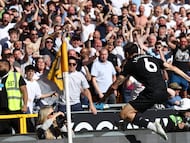 Spurs scored a late goal to grab a vital three points in their fight for survival.