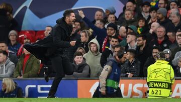 MANCHESTER, ENGLAND - MARCH 15: Diego Simeone, Head Coach of Atletico Madrid celebrates after their sides victory during the UEFA Champions League Round Of Sixteen Leg Two match between Manchester United and Atletico Madrid at Old Trafford on March 15, 20