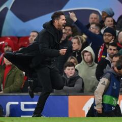 Manchester United fined for fans’ hurling beer at Simeone