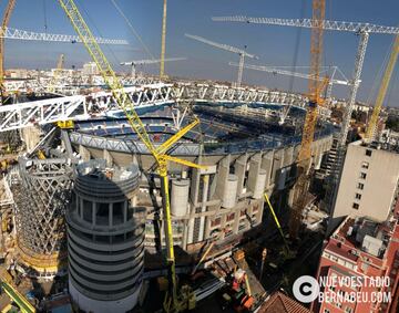En el exterior, el estadio del Real Madrid sigue rodeado de gr¨²as trabajando sin descanso para tener el nuevo feudo blanco a punto.