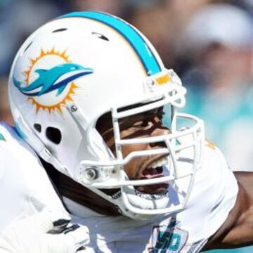 Se confirma que los Dolphins son más que capaces de meter presión asfixiante al QB rival. Cameron Wake atropella a Mariota.