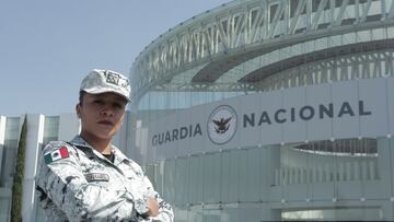 Erika Cruz es campeona de peso pluma de la WBA y al mismo tiempo integrante de la Guardia Nacional de México.