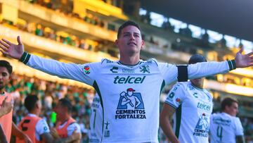 MEX856. LEON (MÉXICO), 25/01/2025.- James Rodríguez de León celebra un gol este sábado, en un partido por la tercera jornada del torneo Clausura 2025 de la Liga MX entre León y Juárez, en el estadio León en Guanajuato (México). El mundialista colombiano James Rodríguez convirtió un penalti para darle al León un triunfo por 1-0 sobre el Juárez FC, en la tercera jornada del torneo Clausura 2025 del fútbol mexicano. EFE/ Luis Ramírez