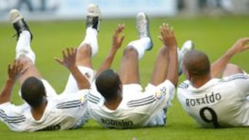 RECORDADA ‘CUCARACHA’. El Madrid de los brasileños daba espectáculo con su fútbol y también cuando celebraba los goles. Aquí uno de sus particulares festejos.