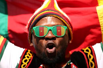 Los aficionados de la selección africana están siendo unos de los más animados y coloridos de todo en el Mundial en la grada. Hoy han llenado de color el Al Janoub Stadium en el duelo frente a Serbia.