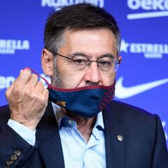 Bartomeu leaves, Barcelona go on