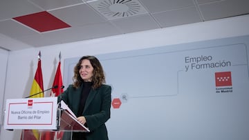 La presidenta de la Comunidad de Madrid, Isabel D¨ªaz Ayuso, interviene durante su visita a las nuevas instalaciones de la Oficina de Empleo de Barrio del Pilar, a 1 de abril de 2024, en Madrid (Espa?a). Las nuevas instalaciones han sido llevadas a cabo dentro del plan de renovaci¨®n puesto en marcha por el Ejecutivo regional para dotarlas de espacios m¨¢s amplios y modernos para prestar una atenci¨®n m¨¢s personalizada a los usuarios.
01 ABRIL 2024;EMPLEO;OFICINA;OBRAS;BARRIO EL PILAR
Jes¨²s Hell¨ªn / Europa Press
01/04/2024