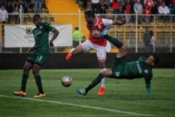 Santa Fe se reforzó para el 2016 con contrataciones de mediana categoría. El delantero venezolano no ha cumplido su función de gran goleador porque en 12 partidos con el equipo bogotano ha marcado dos anotaciones.