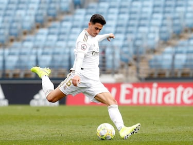 Otro jerezano. 21 añitos recién cumplidos y jerarquía para dar y tomar. El Madrid se lo arrebató en su momento al Sevilla y Del Nido montó en cólera. Antes del parón estaba encontrando su punto en el Castilla. Mediocentro a la argentina, no necesita pareja al lado. Abarca campo y además, cuando se anima, tiene un lanzagranadas en la pierna.