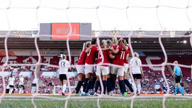 SOUTHAMPTON, ENGLAND - JULY 07: Frida Maanum of Norway (C) celebrating her goal with her teammates during the UEFA Women's Euro England 2022 group A match between Norway and Northern Ireland at St Mary's Stadium on July 7, 2022 in Southampton, United Kingdom. (Photo by Marcio Machado/Eurasia Sport Images/Getty Images)