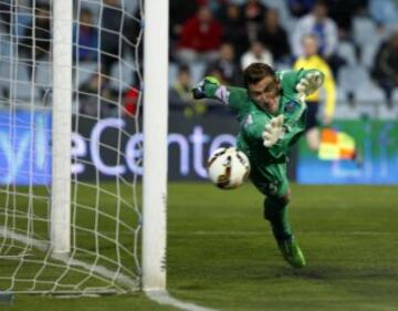 0-1. El portero azulón Guaita marcó en propia puerta tras un remate de Íñigo Martínez.