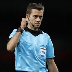 Who is the referee for Uruguay vs Korea in the World Cup 2022 group first game?