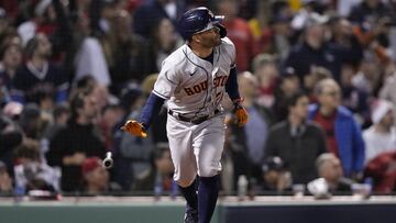 El venezolano Jos&eacute; Altuve peg&oacute; un cuadrangular para que los Astros empataran el marcador 2-2 con los Red Sox.