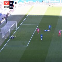 El golazo de Azpilicueta que tiene ardiendo al Espanyol: ¿hubo falta previa?