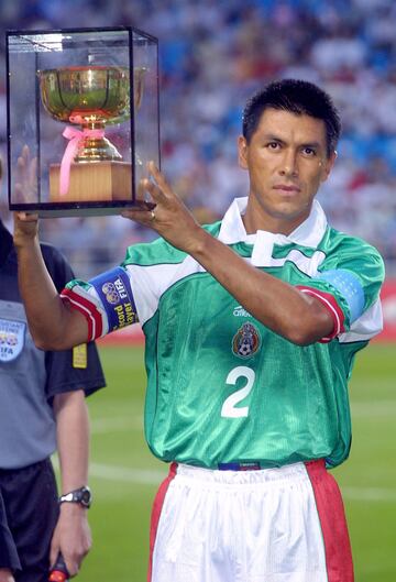 El de Texcoco disputó tres Mundiales (1994, 1998 y 2006). Ganó tres Copa Oro y una Copa Confederaciones. Es el jugador histórico con más partidos de la selección mexicana con un total de 179 partidos, marcó 6 goles.
