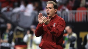 El m&iacute;tico coach de Alabama coincidi&oacute; con el actual HC de Cleveland en 2000 y 19 a&ntilde;os despu&eacute;s indic&oacute; que Kitchens tiene un gran futuro.