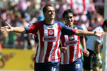 Previo a emigrar al futbol de Europa, con el Manchester United, el 'Chicharito' tuvo un gran Apertura 2009 vistiendo la camiseta rojiblanca donde metió 11 tantos. 