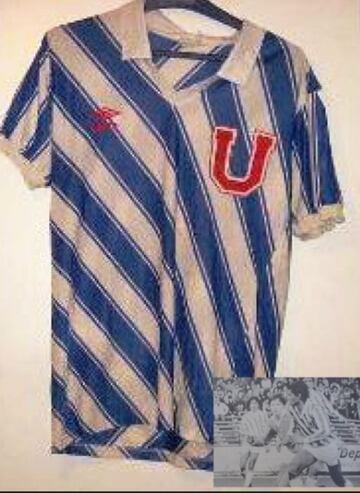 En 1986, la U jugó con esta curiosa camiseta de alternativa. La foto corresponde a un partido ante Deportes Concepción, en agosto de aquel año.