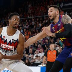 El Barça cierra la ‘etapa Orellana’ recuperando su identidad