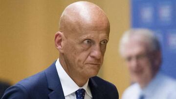 Collina: "Un árbitro no puede competir con la tecnología"