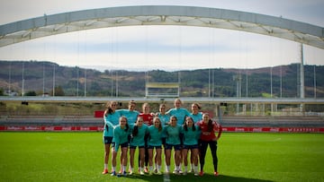 Arriba, Zubieta, Valero, Nanclares, Landaluze, Oguiza y Maddi; y Amezaga, Agote, Sara Ortega, Vilariño, Elexpuru y Santana, en la fila de abajo.
