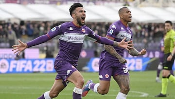 Nico Gonzalez celebra un gol con la Fiorentina.