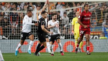 16/04/23 PARTIDO PRIMERA DIVISION 
VALENCIA - SEVILLA 
POSBLE MANO PENALTI FERNANDO SAMU CASTILLEJO VAR PROTESTAS