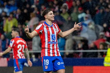 El delantero argentino es oro puro. A todo su trabajo para el equipo suma un gol de killer. Su control y su definición precisa para mostrar en las escuelas de fútbol.