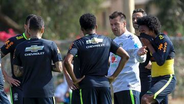 El juicio de Dunga con Brasil empieza hoy ante Ecuador