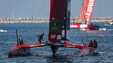 Dubai (United Arab Emirates), 23/11/2024.- The SailGP team of Spain in action on the first day of the Emirates Dubai Sail Grand Prix in the Gulf Emirate of Dubai, United Arab Emirates, 23 November 2024. (España, Emiratos Árabes Unidos) EFE/EPA/ALI HAIDER