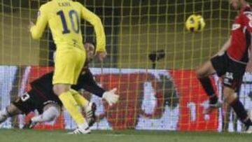 <b>ABRIÓ EL MARCADOR. </b>Santi Cazorla encarriló el triunfo amarillo con un buen gol en un partido que resultó vibrante.