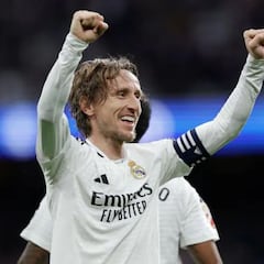 Modric aprieta a Xabi Alonso