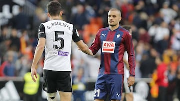 Pedro León, ante el Valencia