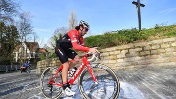 Fabio Felline reconoce el recorrido del Tour de Flandes 2017.