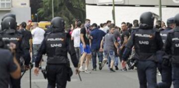 Incidentes entre policía y afionados italianos antes del comienzo del partido de semifinales de Champions League Real Madrid-Juventus.