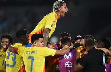 La Selección Colombia cayó en su visita frente a Uruguay, por la jornada 11 de las Eliminatorias al Mundial de 2026. Juan Fernando Quintero y Carlos Gómez anotaron para la Tricolor, mientras que para los Charrúas marcaron Davinson Sánchez en propia puerta, Rodrigo Aguirre y Manuel Ugarte.