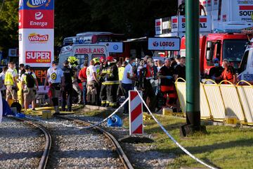 Grave caída del neerlandés Fabio Jakobsen (Deceuninck) al ser cerrado por su compatriota Groenewegen (Jumbo) que provocó una montonera en la línea de meta.