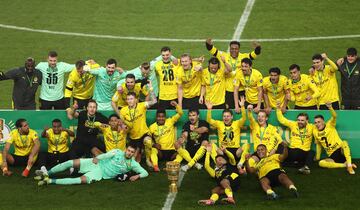 El 13 de mayo de 2021, Bellingham jugó de titular en la final de la Copa de Alemania que el Borussia Dortmund venció por 4-1 al RB Leipzig. El inglés estrenó su palmarés con el título de Copa.