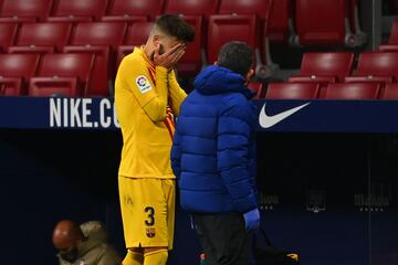 Piqué se marchó lesionado.