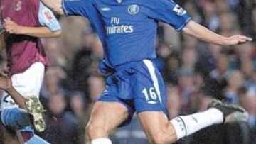 <b>REGATE Y GOLES. </b>El Chelsea pierde a Robben, que no sólo fabrica goles sino que también los marca.