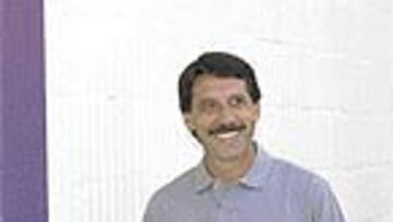 Suárez sopesa renovar a Moré.