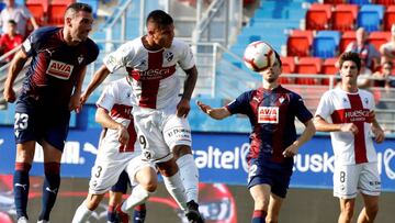 Juan Camilo 'El Cucho' Hernández fue figura en el triunfo del Huesca en el debut del equipo en la primera división del fútbol español. Fue sustituido al 76