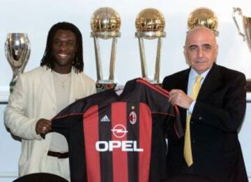 En 2002 llegó al Milan y estuvo hasta 2012. En la foto, el día de su presentación junto a Galliani.