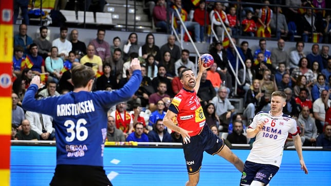 Álex Dujsheabev tira de España