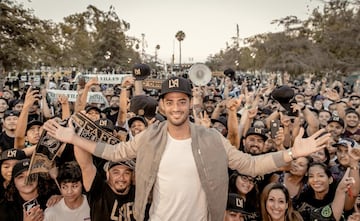 Luego de su paso por la Real Sociedad de España, Carlos Vela se convirtió en el primer fichaje de la nueva franquicia de la MLS, Los Ángeles FC, como Jugador Franquicia del club.