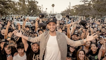 Luego de su paso por la Real Sociedad de España, Carlos Vela se convirtió en el primer fichaje de la nueva franquicia de la MLS, Los Ángeles FC, como Jugador Franquicia del club.