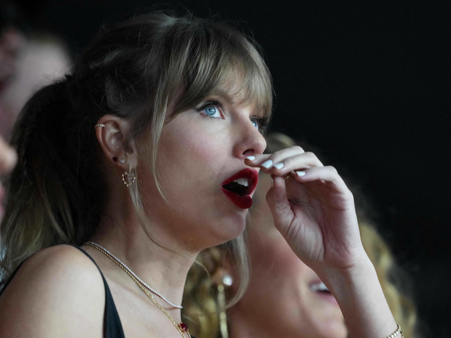 Check out the spectacular outfit Taylor Swift wore to support Travis Kelce at the Bills vs Chiefs game - AS USA